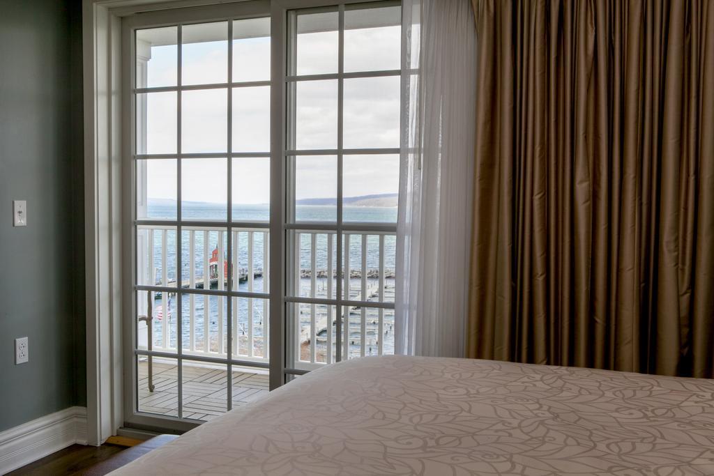 Watkins Glen Harbor Hotel Bagian luar foto