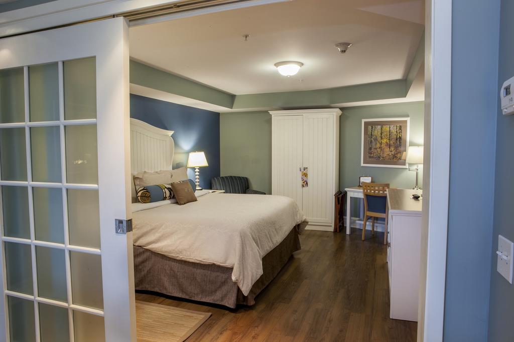 Watkins Glen Harbor Hotel Bagian luar foto