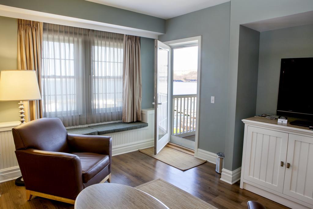 Watkins Glen Harbor Hotel Bagian luar foto